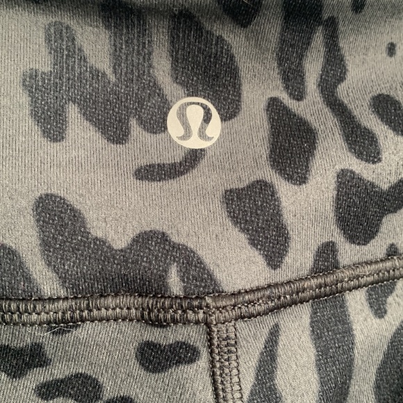 LULULEMON Wunder Under Crop Leggings size 6 - Picture 4 of 11